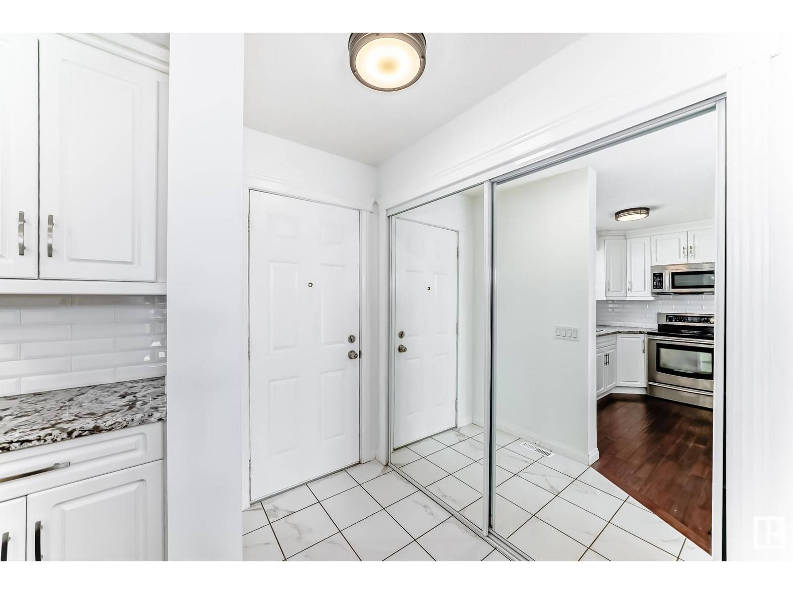 Edmonton, AB T5T1Y1,18008 93 AV NW