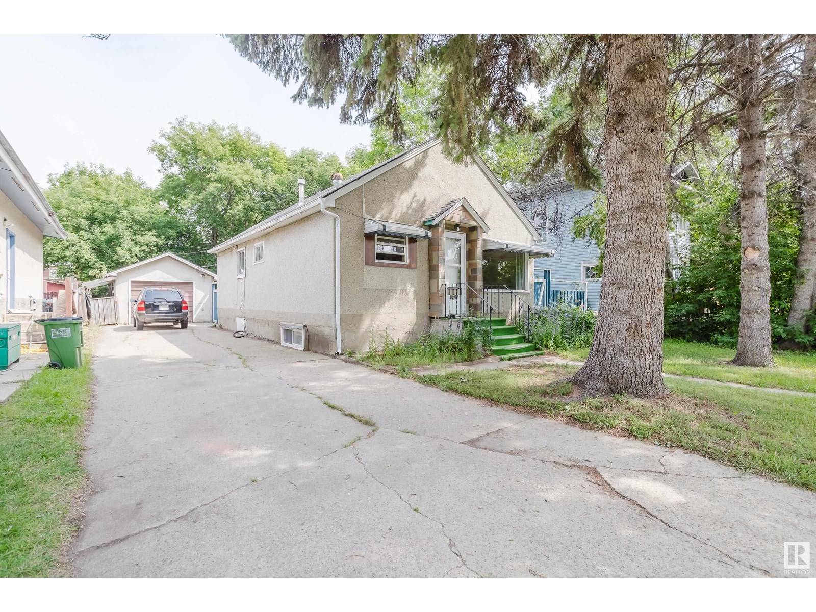 Edmonton, AB T5W2T3,11819 45 ST NW