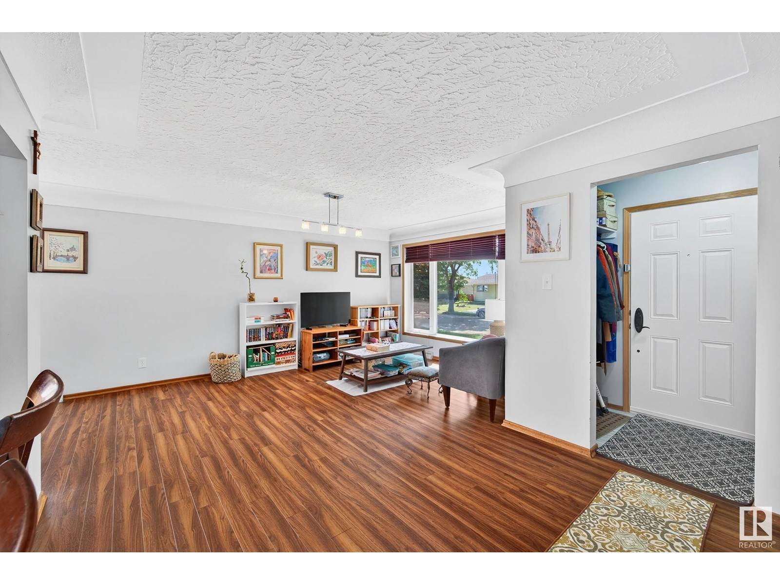Edmonton, AB T5W0Z1,4816 117 AV NW