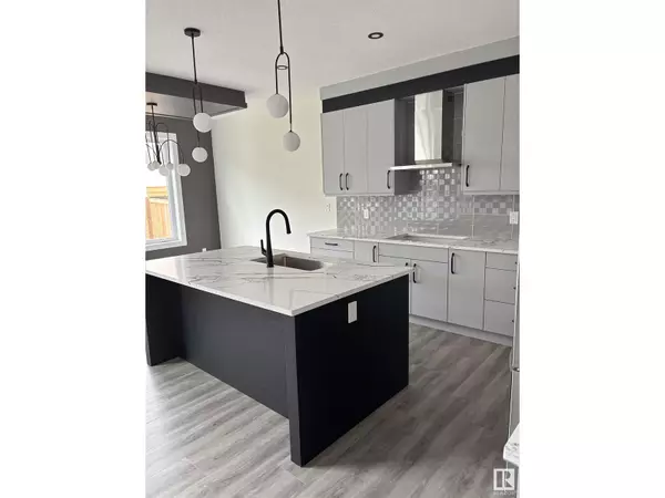 St. Albert, AB T8N7Z9,106 Edgefield WY