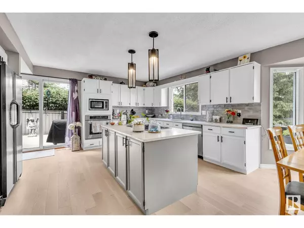 Sherwood Park, AB T8A4L6,122 VILLAGE DO