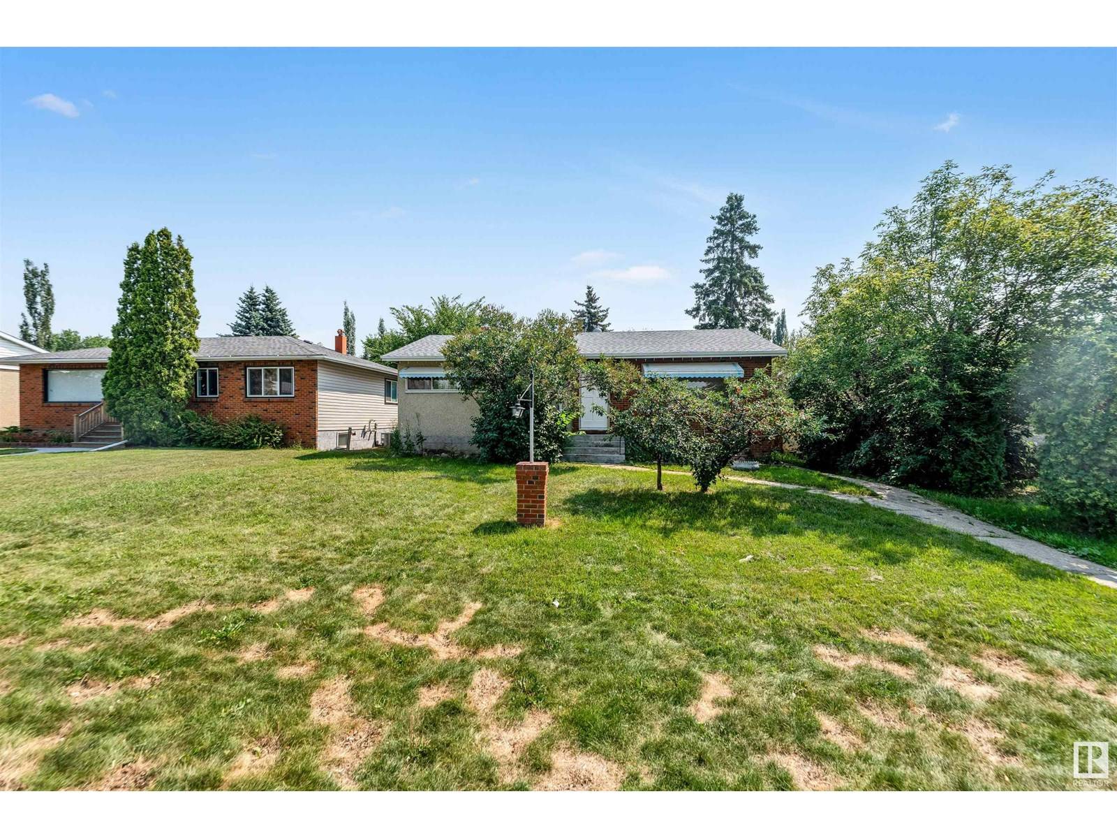 7323 77 ST NW, Edmonton, AB T6C3L3