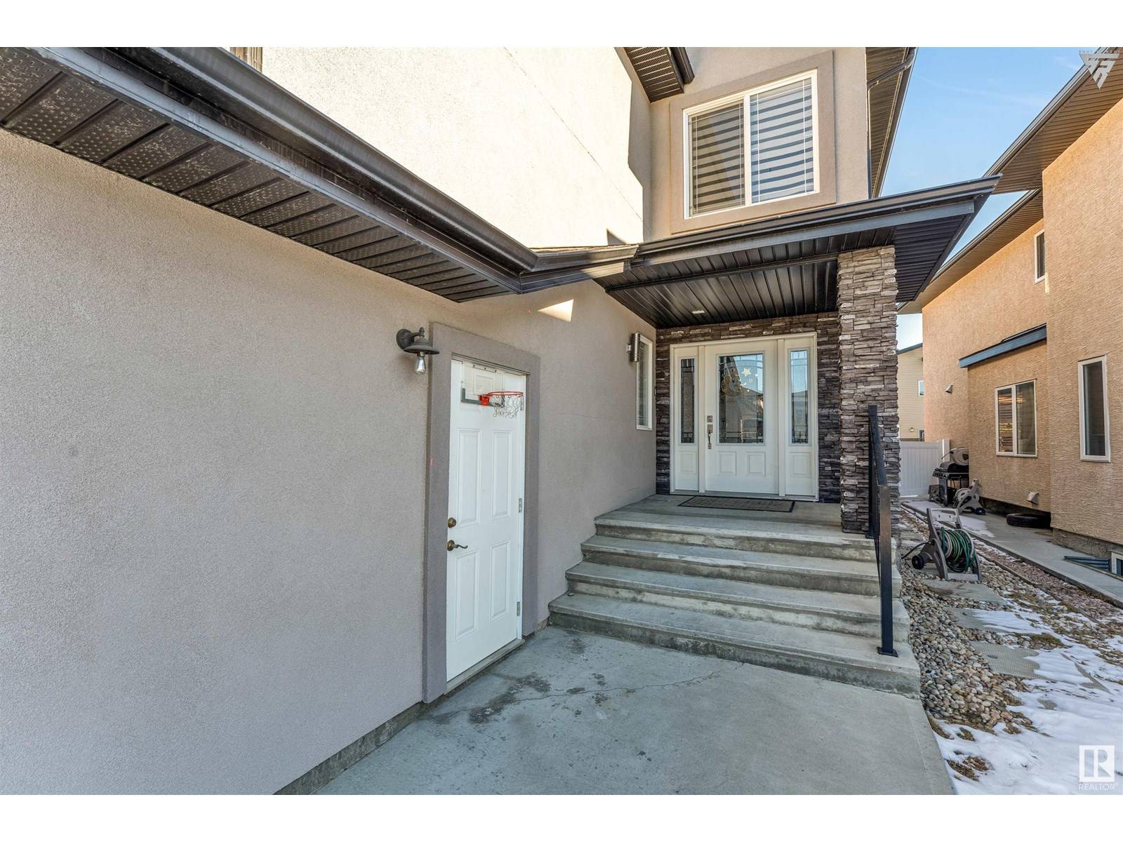 Edmonton, AB T5Y0W6,16123 61 ST NW