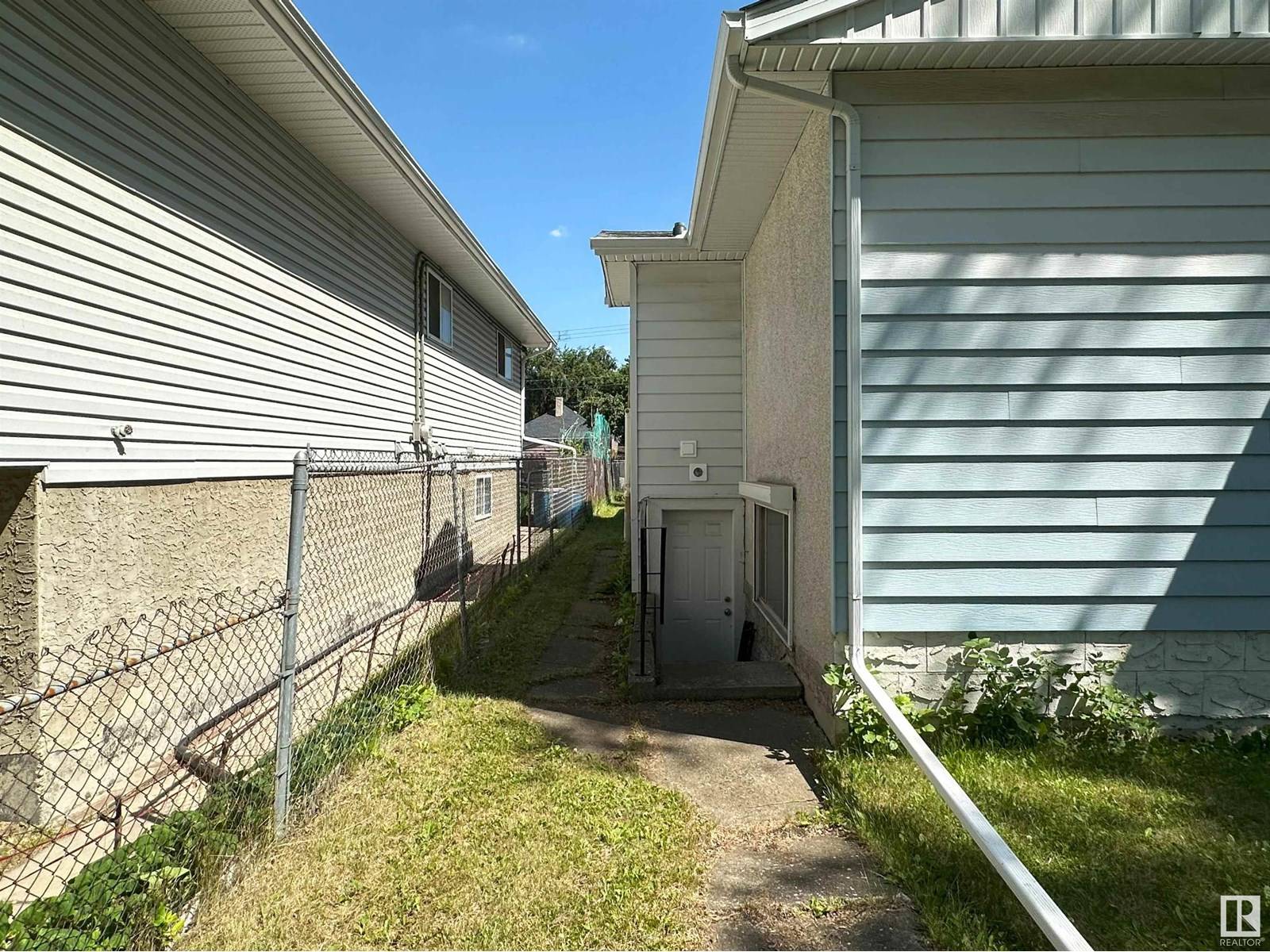 Edmonton, AB T5B0H3,9108 112 AV NW