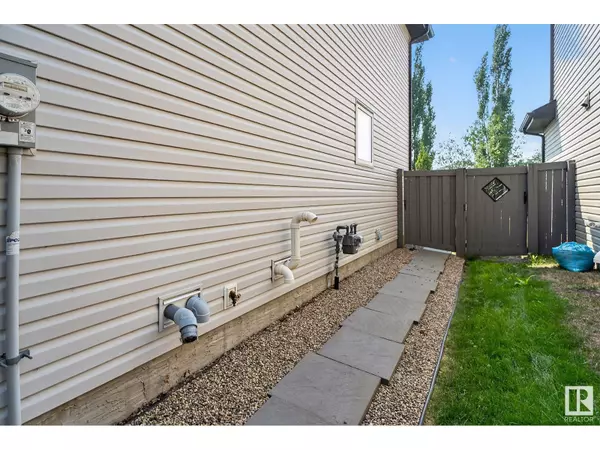 Edmonton, AB T6W0W2,2432 CASSELMAN CR SW