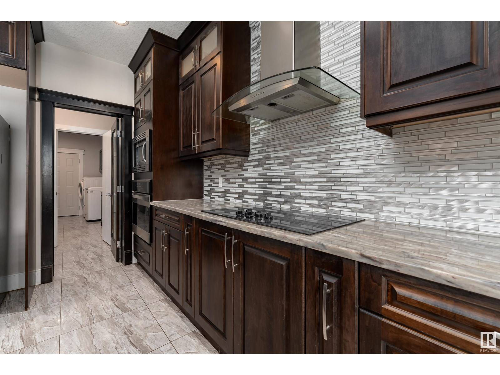 Edmonton, AB T6W2M9,2422 ASHCRAFT CR SW