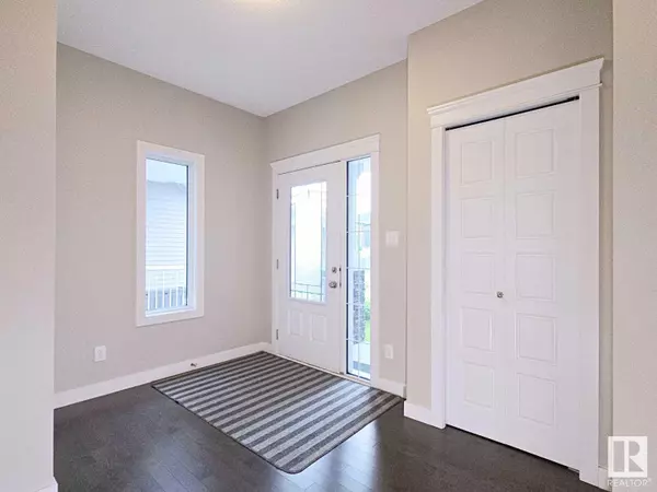 Edmonton, AB T6W3C5,16707 18 AV SW