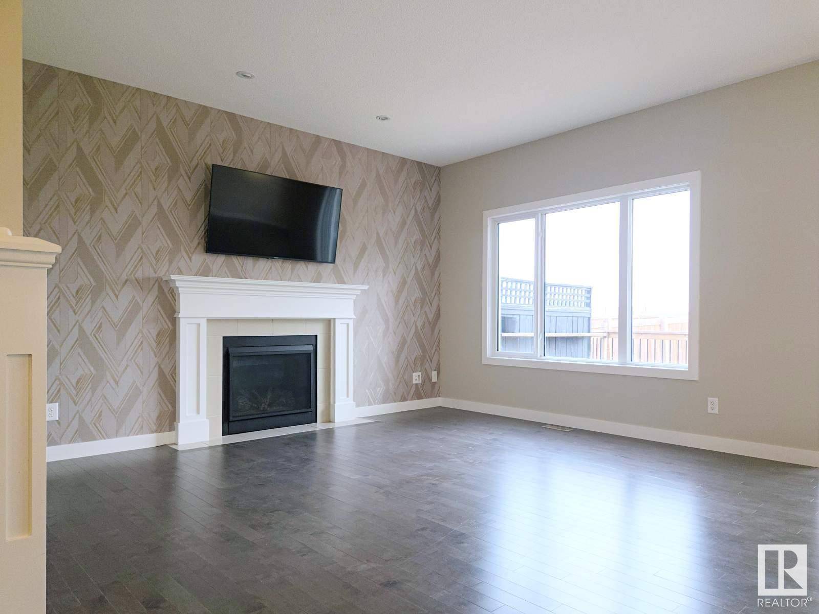 Edmonton, AB T6W3C5,16707 18 AV SW