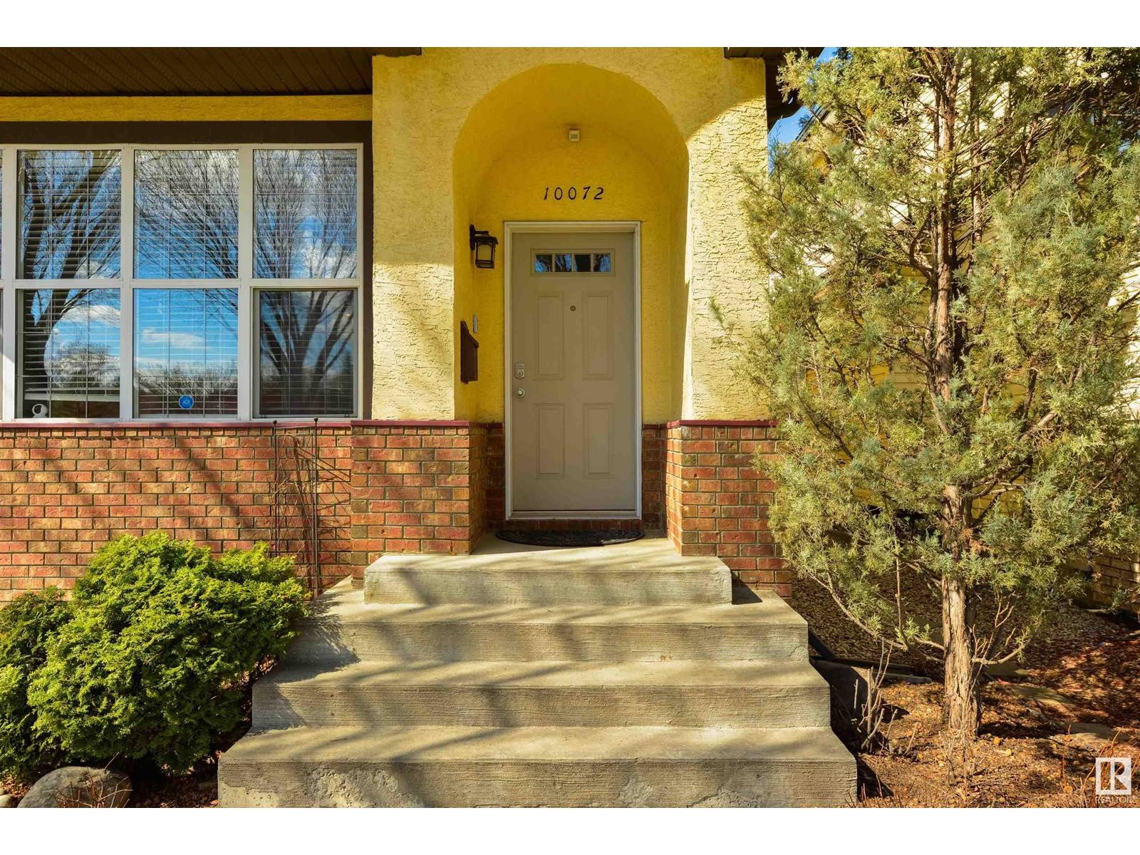 Edmonton, AB T5H4P2,10072 90 ST NW