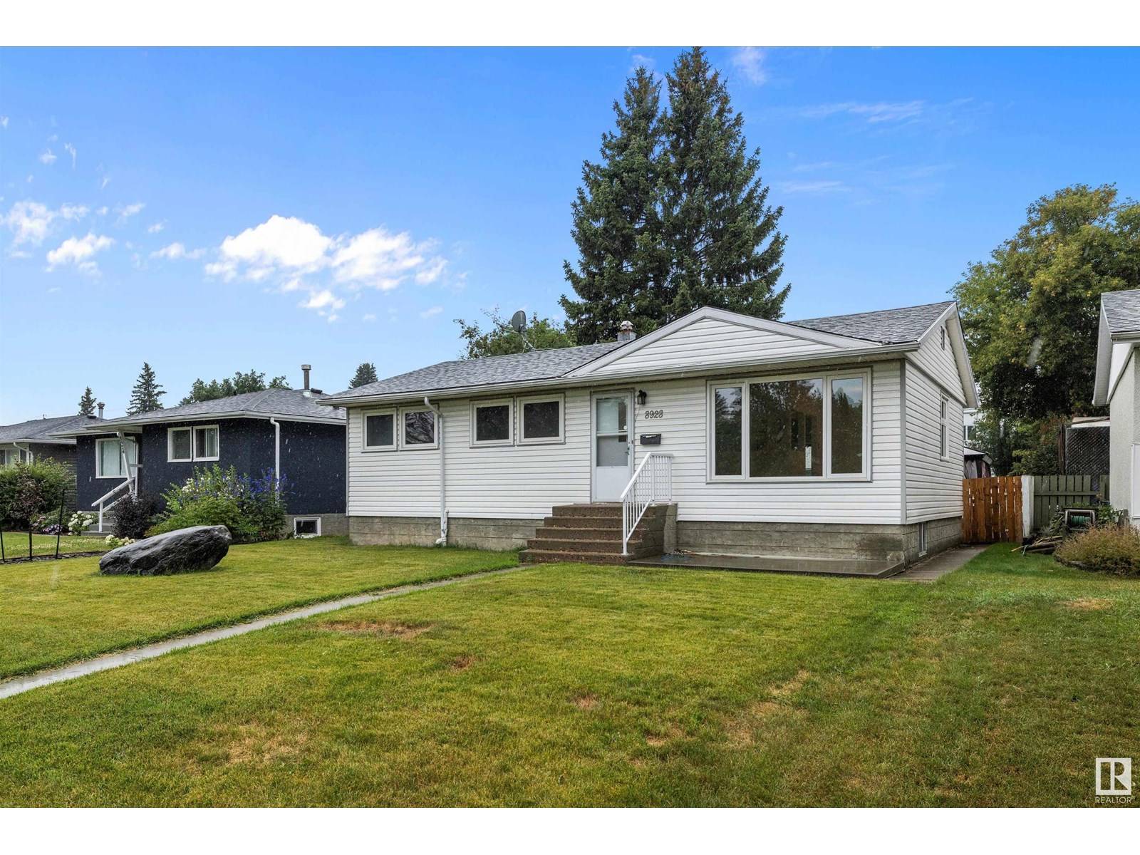 Edmonton, AB T5R0Y3,8928 147 st NW