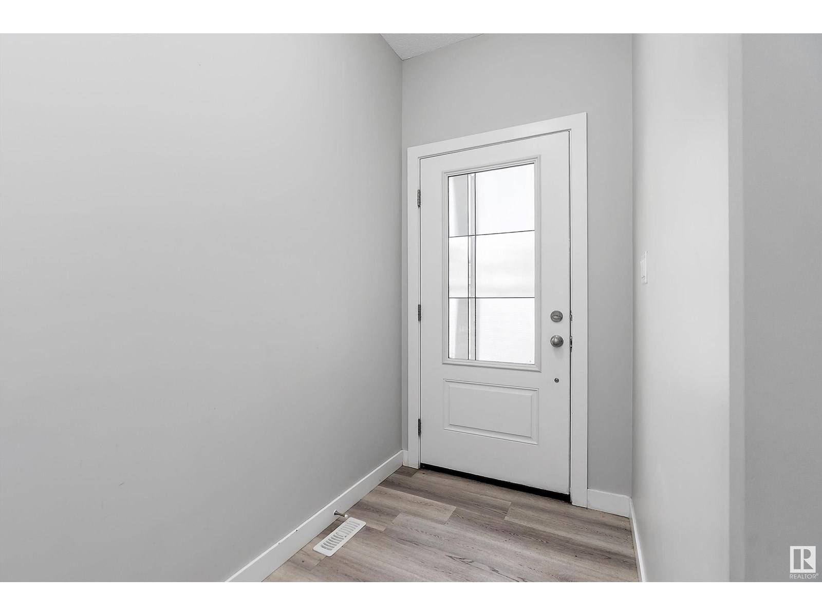 Edmonton, AB T5Y3X8,6525 167B AV NW
