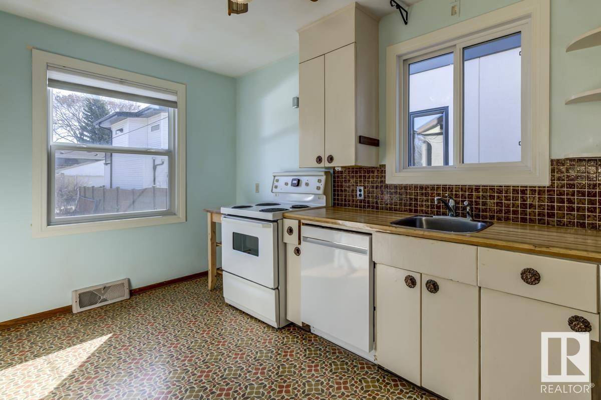 Edmonton, AB T6C3H7,9277 87 ST NW