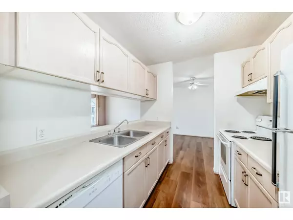 Edmonton, AB T5Z3A7,#404 6710 158 AV NW