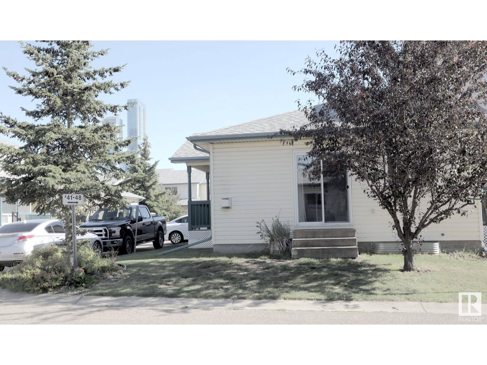 Edmonton, AB T5H4M7,#49 10909 106 ST NW