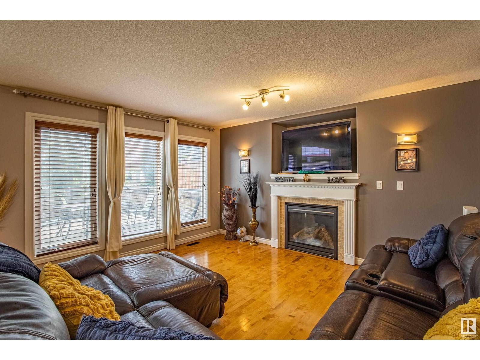 Edmonton, AB T6V0C1,13511 162 AV NW