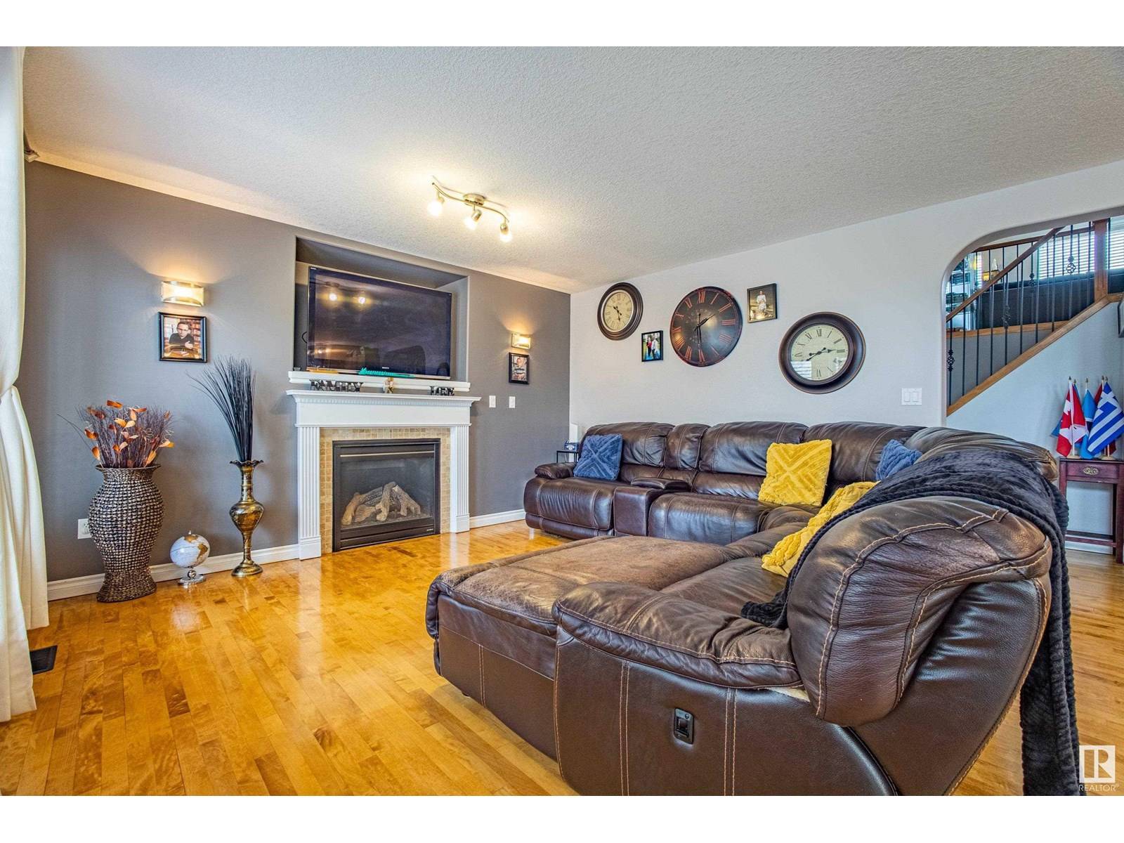 Edmonton, AB T6V0C1,13511 162 AV NW