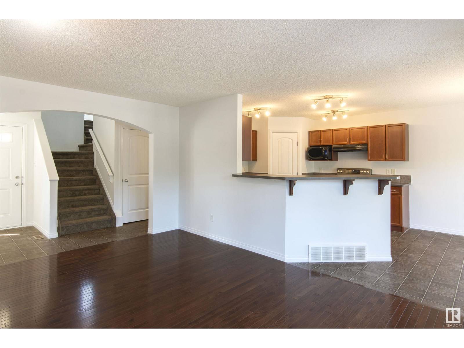 Edmonton, AB T6M2Z7,20428 51 AV NW