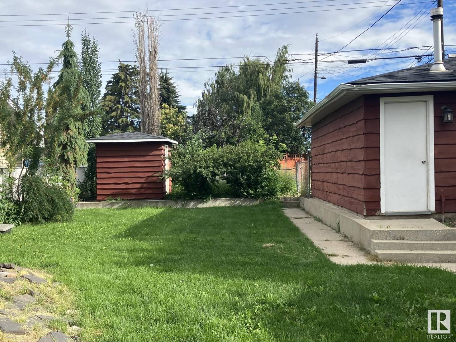 Edmonton, AB T6A1G5,6004 106 ave NW