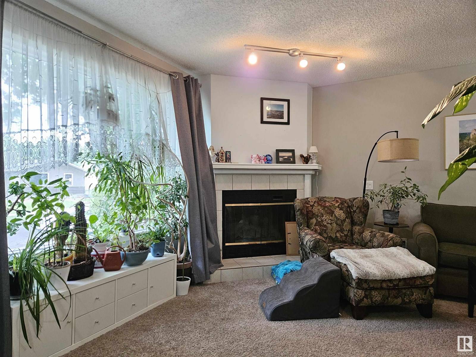 Edmonton, AB T5W3G3,11811 51 ST NW