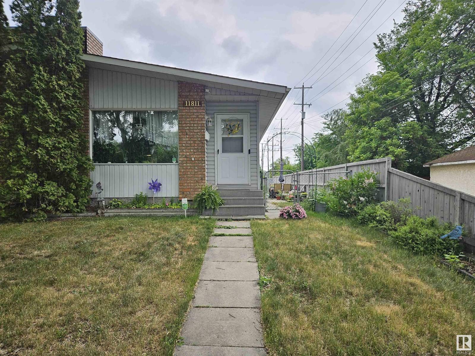 Edmonton, AB T5W3G3,11811 51 ST NW