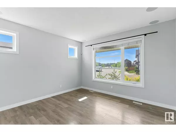 Edmonton, AB T6W3M7,2033 CAVANAGH DR SW