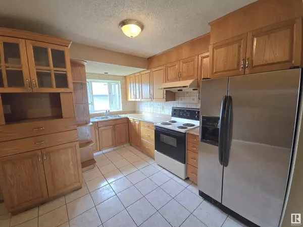 Edmonton, AB T5A1G3,48 STEELE CR NW