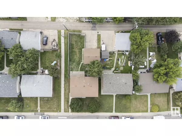 Edmonton, AB T5A1G3,48 STEELE CR NW