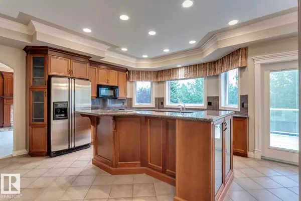 Edmonton, AB T6R3G8,957 HOLLINGSWORTH BN NW