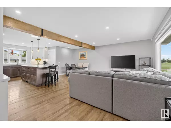 Edmonton, AB T6J1B1,3628 107 ST NW