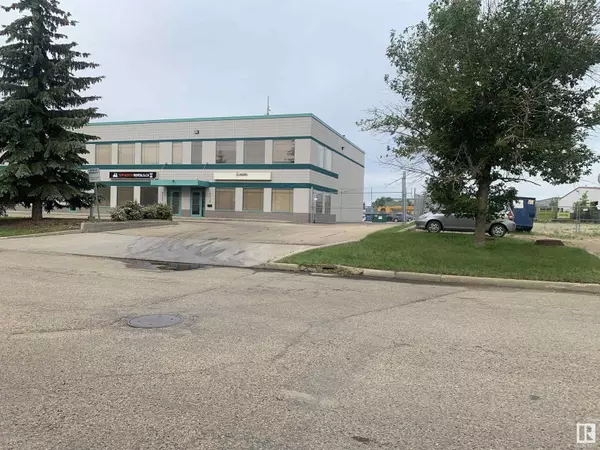 8216 43 ST NW SE, Edmonton, AB T6B3M2