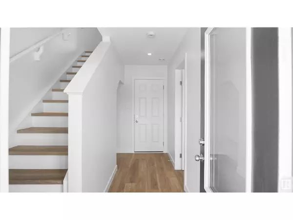 Edmonton, AB T5Y4G1,627 176 AV NE