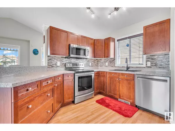 21223 92 AV NW, Edmonton, AB T5T0W6