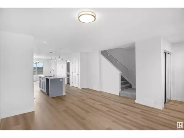 Edmonton, AB T5Y4E8,408 176 AV NE