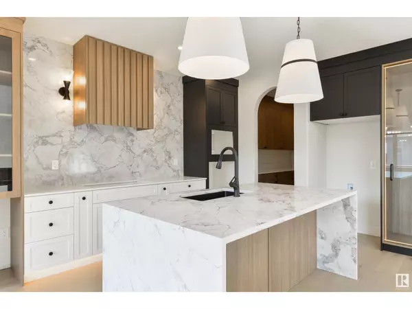 5447 KOOTOOK RD SW, Edmonton, AB T6W2Z5