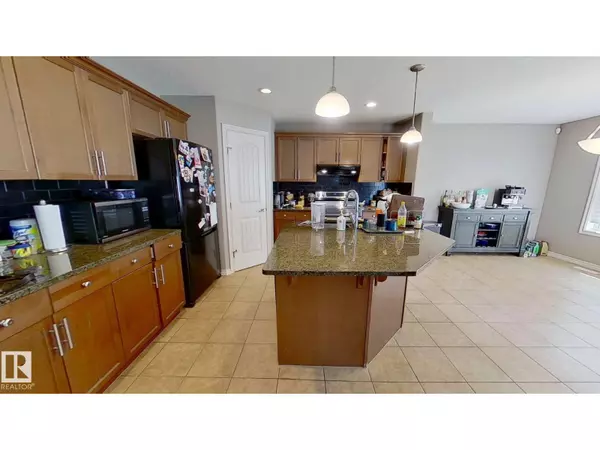 Edmonton, AB T6X0L8,6723 19 AV SW