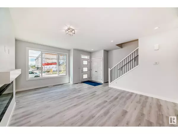 Edmonton, AB T6W4V2,8072 KIRIAK LINK LI SW