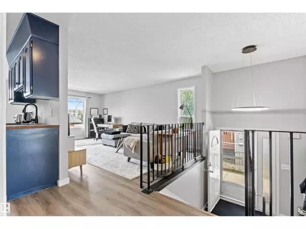 #2 8314 81 AV NW, Edmonton, AB T6C0W2