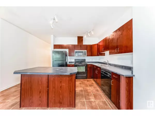 Edmonton, AB T6T0C3,#102 3010 33 AV NW NW