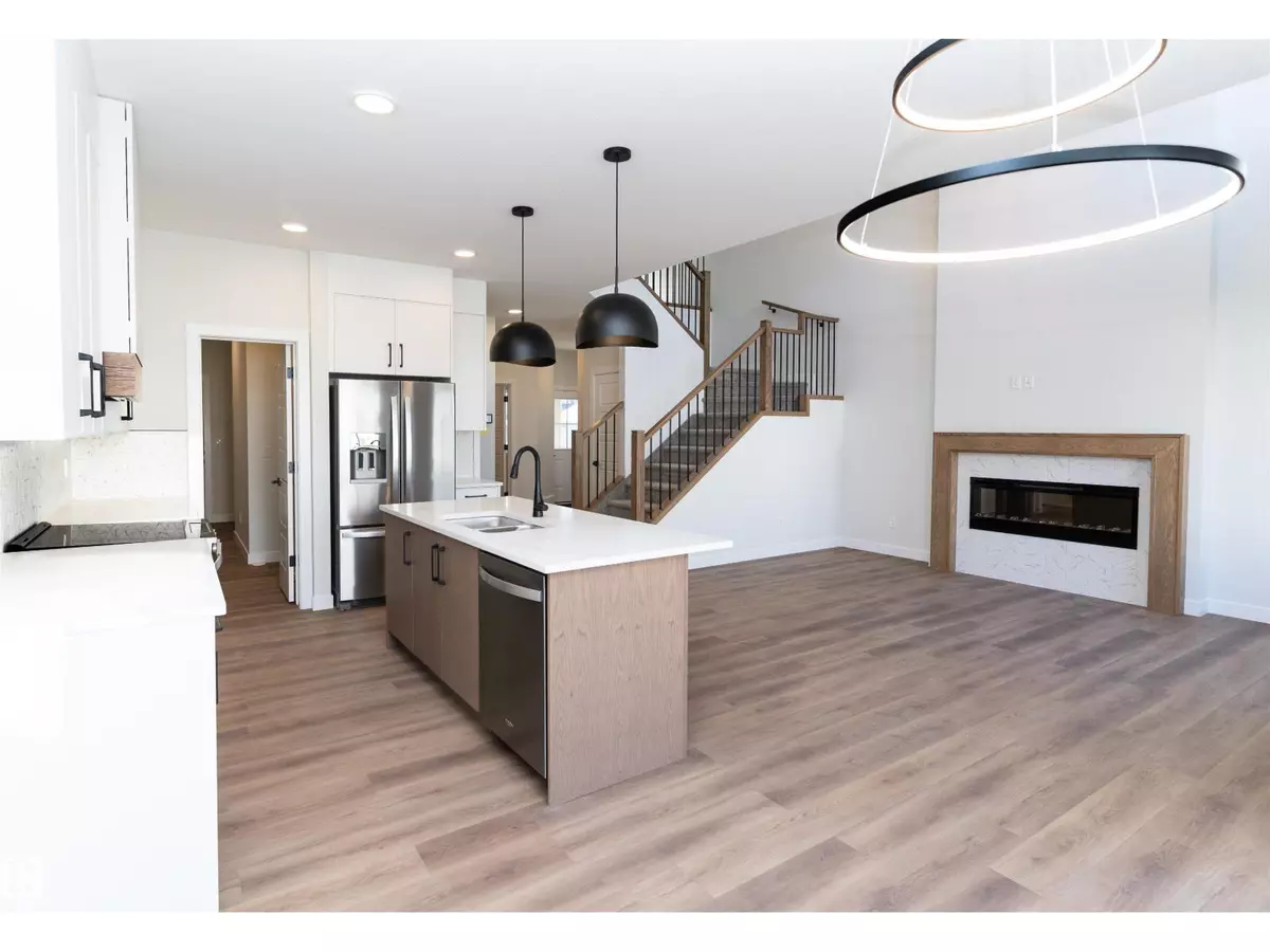 Edmonton, AB T6W5L2,3036 DIXON LD SW