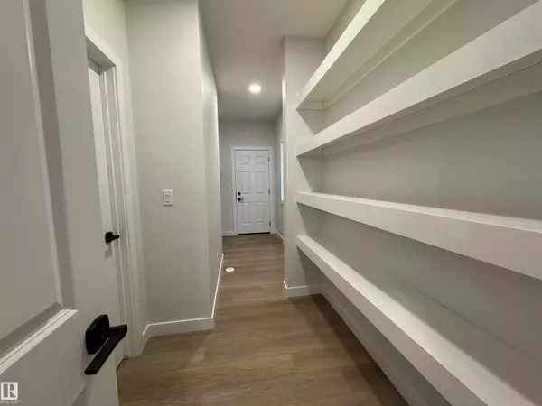 Edmonton, AB T6W5L2,3036 DIXON LD SW