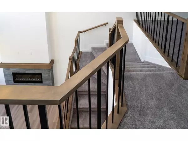 Edmonton, AB T6W5P6,2504 158 ST SW