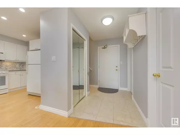 Edmonton, AB T6C4R3,#502 7905 96 ST NW NW