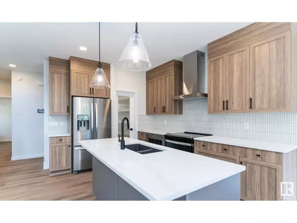 Edmonton, AB T6W5L1,3026 DIXON LD SW