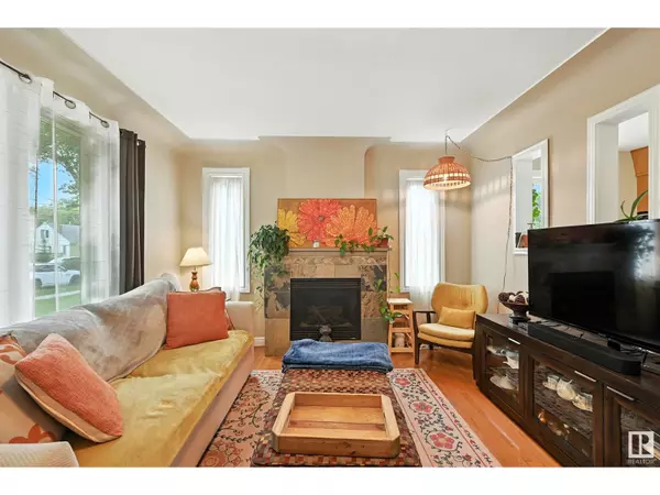 Edmonton, AB T5W3Z1,11322 60 ST NW