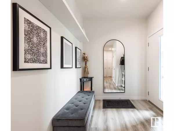 Edmonton, AB T6X2V9,9304 PEAR LI SW