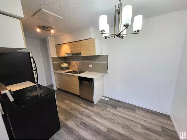 Edmonton, AB T5C2N9,#4 14125 82 ST NW