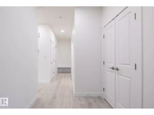 Edmonton, AB T6X3H9,316 27 ST SW