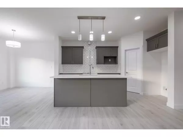 Edmonton, AB T6X3H9,316 27 ST SW