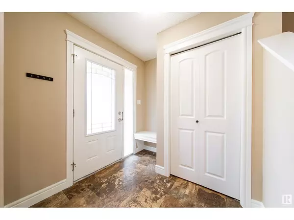 Edmonton, AB T6W3H8,162 DESROCHERS GA SW