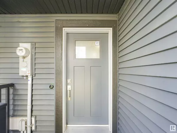 Edmonton, AB T6W3W4,1815 KEENE CR SW